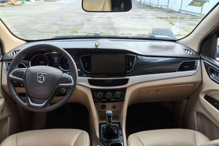 Used Baojun 730 2016 1.5L Manual Comfort Version 7 Seats China V Emission Standard Interior 2