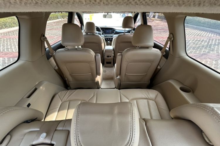 Used Baojun 730 2016 1.5T Manual Comfort Version 7 Seats Interior 3