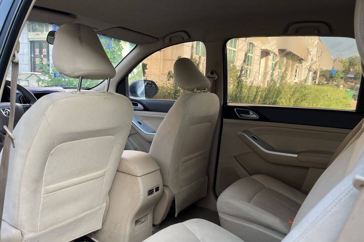 Used Baojun 730 2016 1.5L Manual Value Edition 7 Seats China V Emission Standard Interior 3
