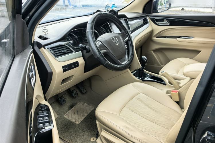 Used Baojun 730 2016 1.5T Manual Comfort Version 7 Seats Interior 3