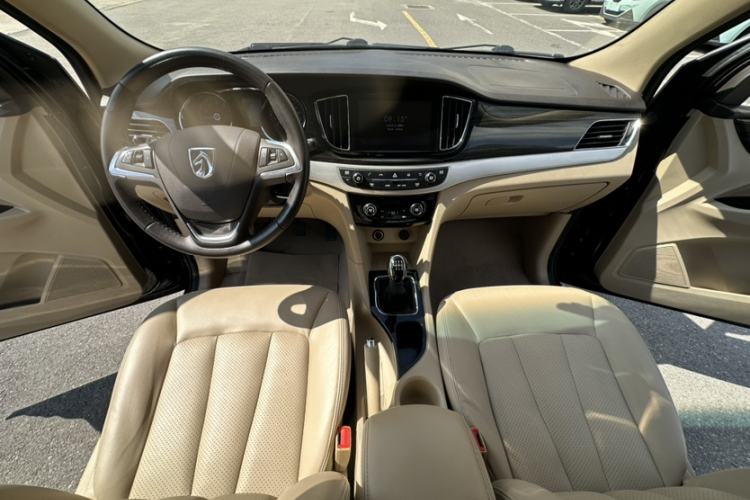 Used Baojun 730 2016 1.5T Manual Luxury Edition 7 Seats Interior 3