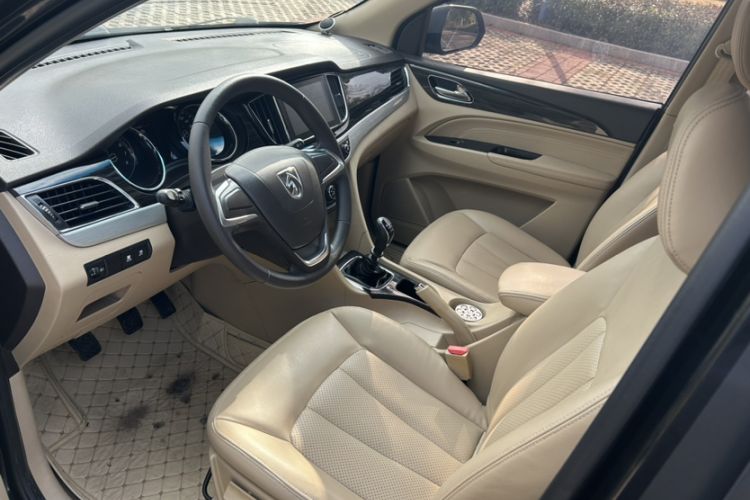 Used Baojun 730 2016 1.5T Manual Comfort Version 7 Seats Interior 4