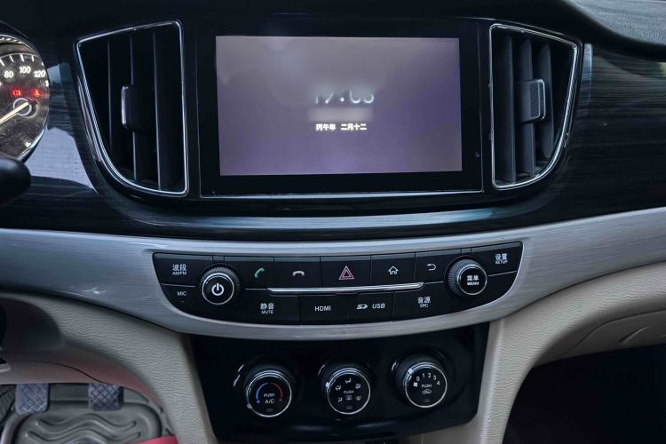 Used Baojun 730 2016 1.5L Manual Comfort Version 7 Seats China V Emission Standard Interior 4