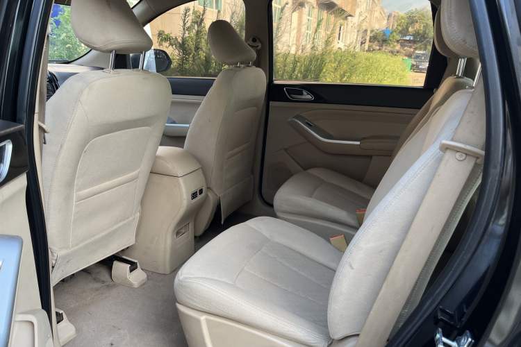 Used Baojun 730 2016 1.5L Manual Value Edition 7 Seats China V Emission Standard Interior 4