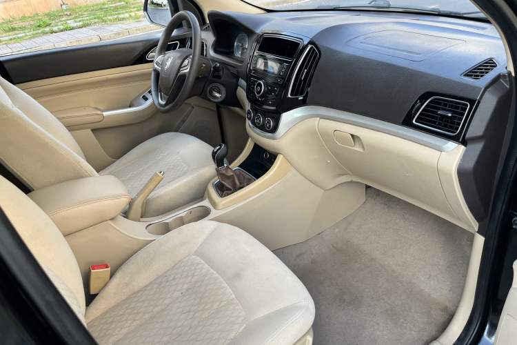 Used Baojun 730 2016 1.5L Manual Value Edition 7 Seats China V Emission Standard Interior 5