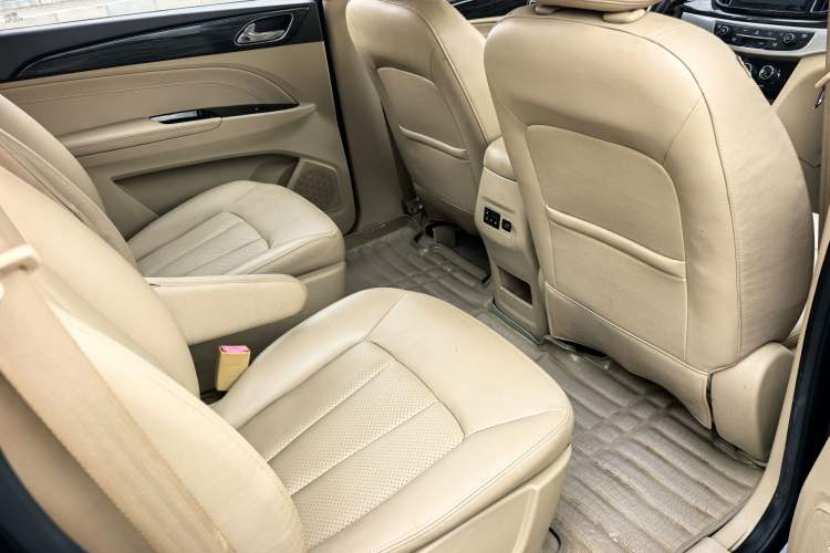 Used Baojun 730 2016 1.5T Manual Comfort Version 7 Seats Interior 5