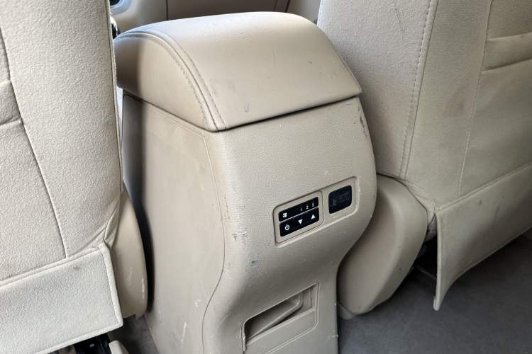 Used Baojun 730 2016 1.5L Manual Value Edition 7 Seats China V Emission Standard Interior 6