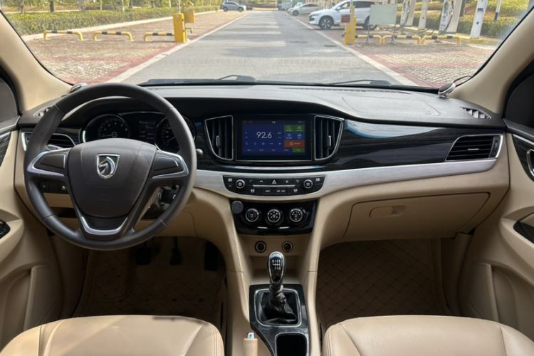Used Baojun 730 2016 1.5T Manual Comfort Version 7 Seats Interior 7