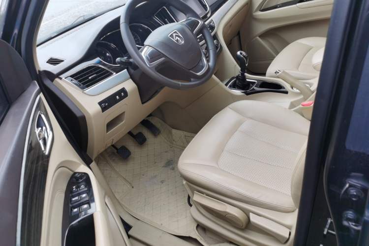 Used Baojun 730 2016 1.5T Manual Comfort Version 7 Seats Left Front Seat