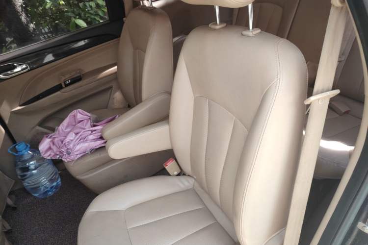Used Baojun 730 2016 1.5T Manual Standard Version 7 Seats Left Rear Seat