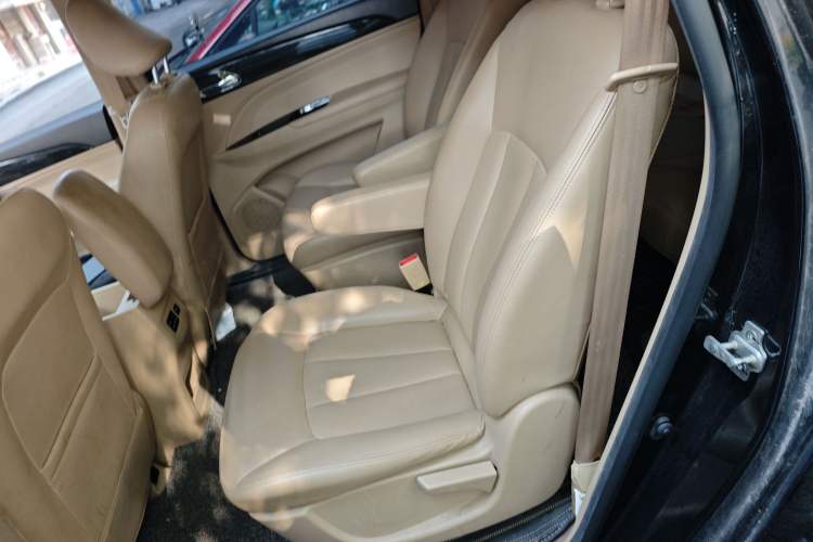 Used Baojun 730 2016 1.5L Manual Comfort Version 7 Seats China V Emission Standard Left Rear Seat