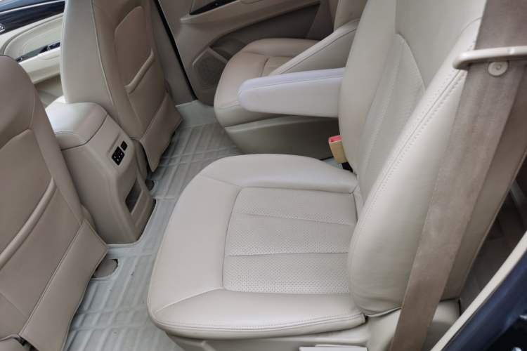 Used Baojun 730 2016 1.5T Manual Comfort Version 7 Seats Left Rear Seat