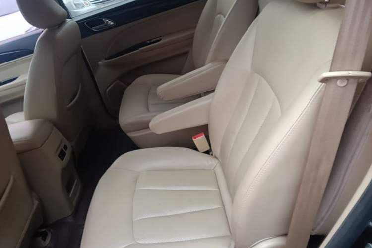 Used Baojun 730 2016 1.5L Manual Comfort Version 7 Seats China V Emission Standard Left Rear Seat