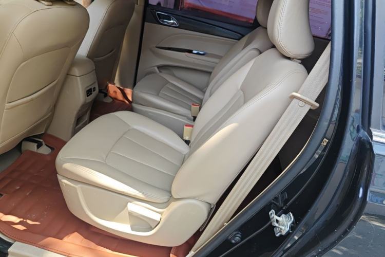 Used Baojun 730 2016 1.5T Manual Comfort Version 7 Seats Left Rear Seat