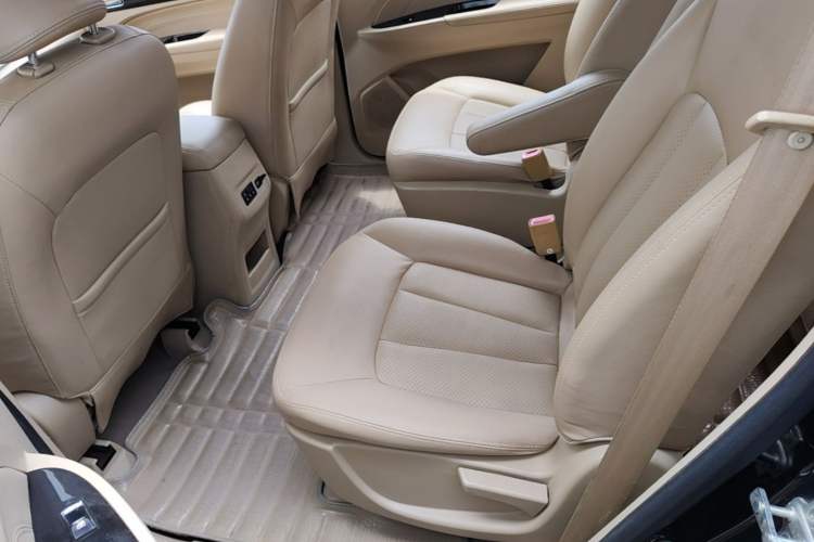 Used Baojun 730 2016 1.5T Manual Comfort Version 7 Seats Left Rear Seat