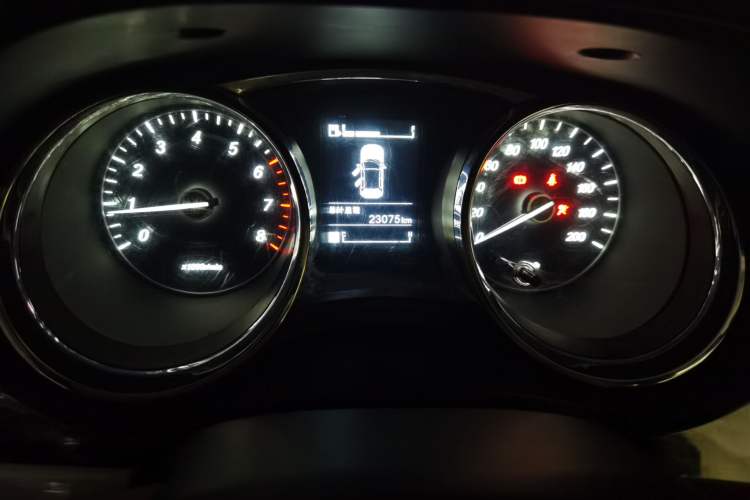 Used Baojun 730 2016 1.5T Manual Luxury Edition 7 Seats Odometer Close Up
