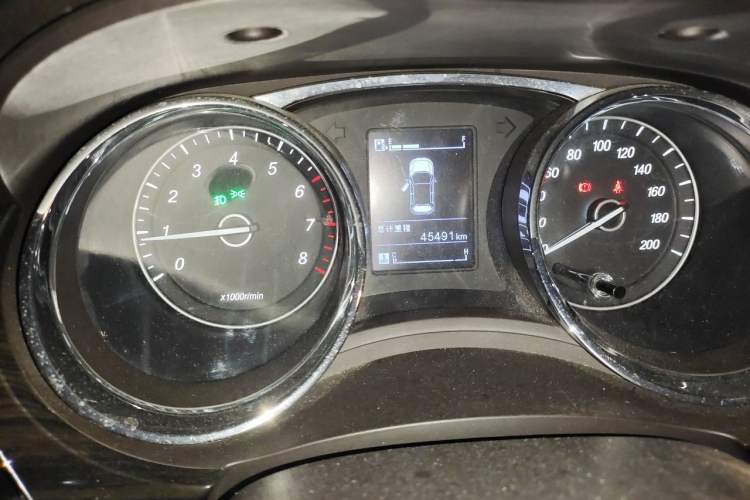 Used Baojun 730 2016 1.5L Manual Comfort Version 7 Seats China V Emission Standard Odometer Close Up