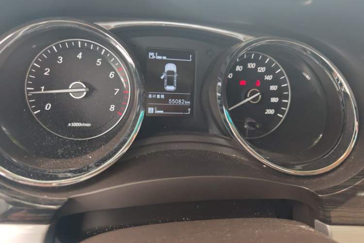 Used Baojun 730 2016 1.5T Manual Luxury Edition 7 Seats Odometer Close Up