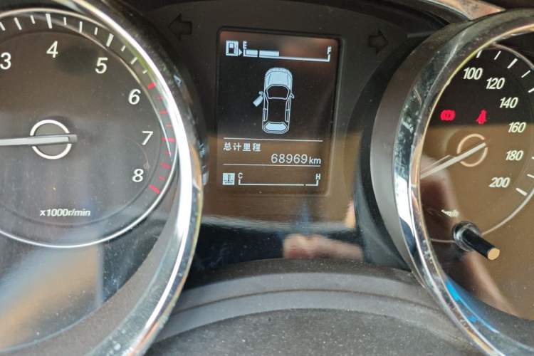Used Baojun 730 2016 1.5L Manual Comfort Version 7 Seats China V Emission Standard Odometer Close Up