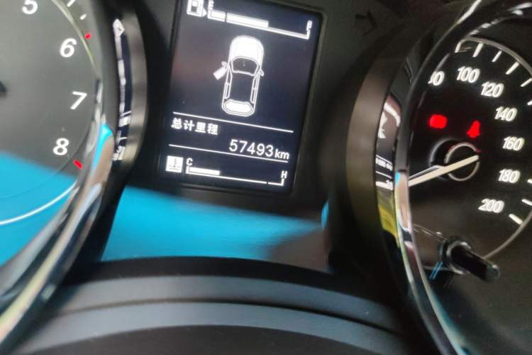 Used Baojun 730 2016 1.8L Manual Luxury Edition 7 Seats Odometer Close Up