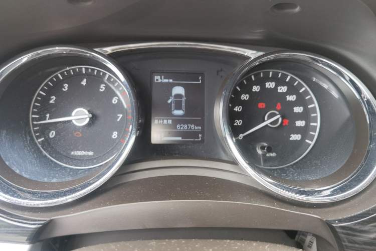Used Baojun 730 2016 1.5L Manual Luxury Edition 7 Seats Odometer Close Up