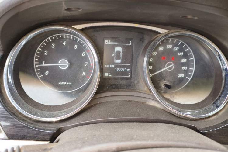 Used Baojun 730 2016 1.5L Manual Luxury Edition 7 Seats Odometer Close Up