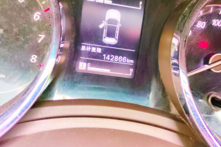 Used Baojun 730 2016 1.8L Manual Luxury Edition 7 Seats Odometer Close Up