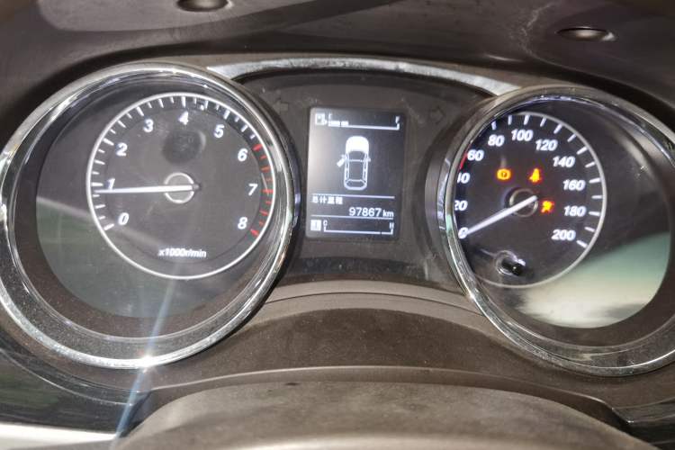 Used Baojun 730 2016 1.5T Manual Luxury Edition 7 Seats Odometer Close Up