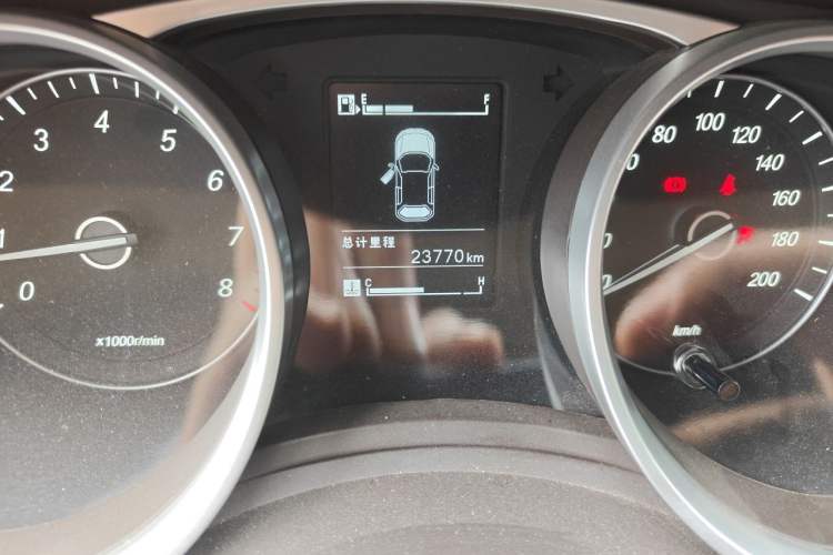 Used Baojun 730 2016 Revised 1.5L Manual Standard Version 7 Seats China V Emission Standard Odometer Close Up