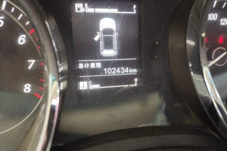 Used Baojun 730 2016 1.5L Manual Comfort Version 7 Seats China V Emission Standard Odometer Close Up