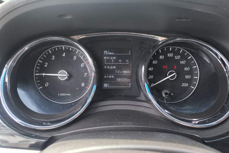 Used Baojun 730 2016 1.5L Manual Comfort Version 7 Seats China V Emission Standard Odometer Close Up