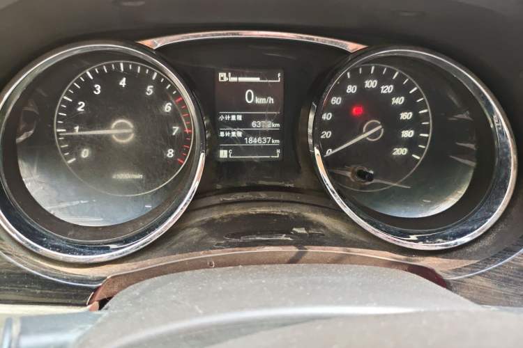 Used Baojun 730 2016 1.5L Manual Luxury Edition 7 Seats Odometer Close Up