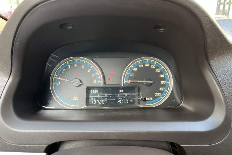 Used Baojun 730 2016 1.5L Manual Value Edition 7 Seats China V Emission Standard Odometer Close Up