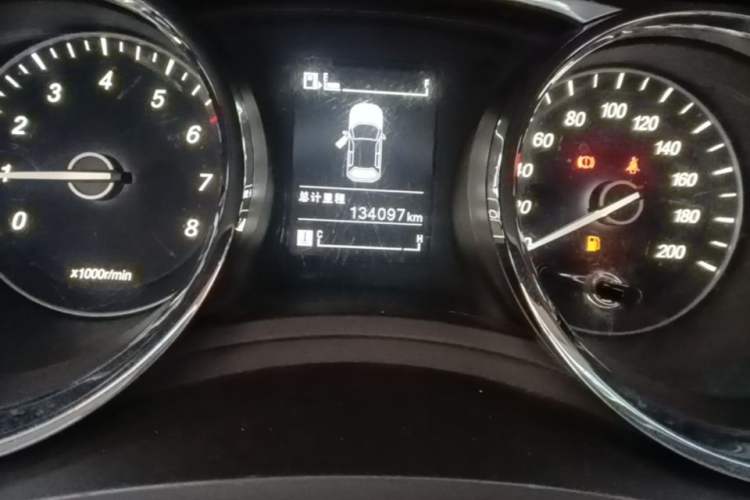 Used Baojun 730 2016 1.5L Manual Comfort Version 7 Seats China V Emission Standard Odometer Close Up