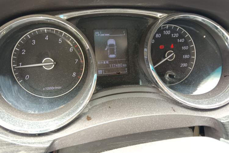 Used Baojun 730 2016 1.5L Manual Comfort Version 7 Seats China V Emission Standard Odometer Close Up