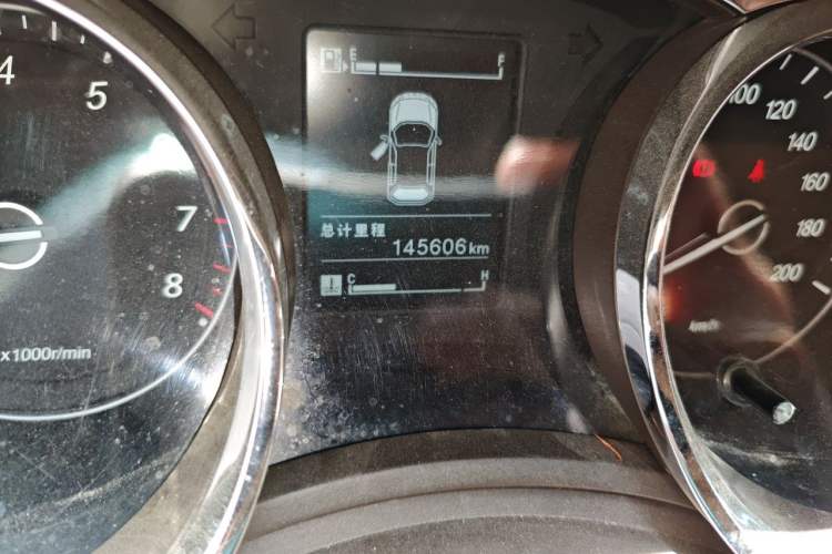 Used Baojun 730 2016 1.8L Manual Luxury Edition 7 Seats Odometer Close Up