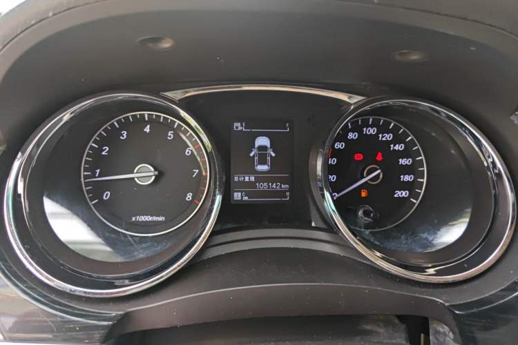 Used Baojun 730 2016 1.5T Manual Comfort Version 7 Seats Odometer Close Up