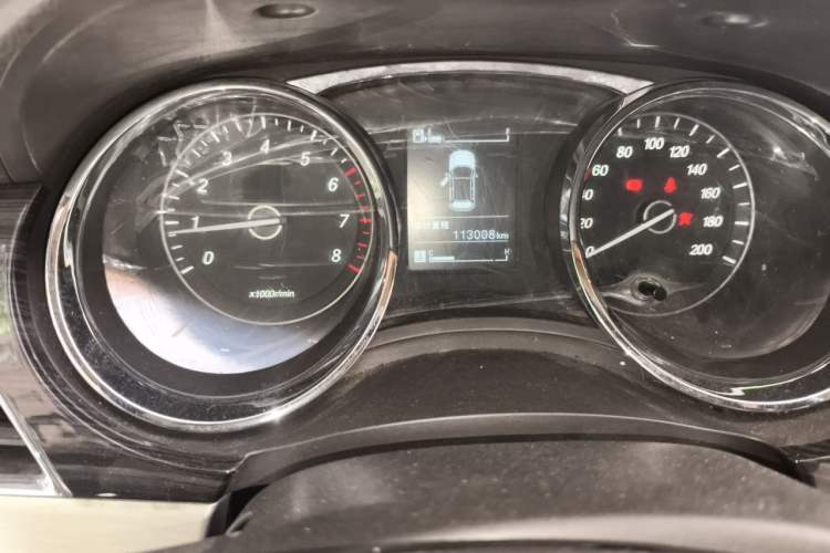 Used Baojun 730 2016 1.5L Manual Luxury Edition 7 Seats Odometer Close Up