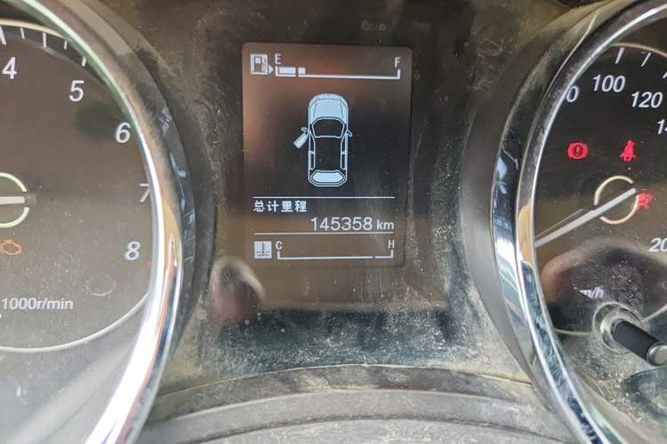 Used Baojun 730 2016 1.5L Manual Comfort Version 7 Seats China V Emission Standard Odometer Close Up