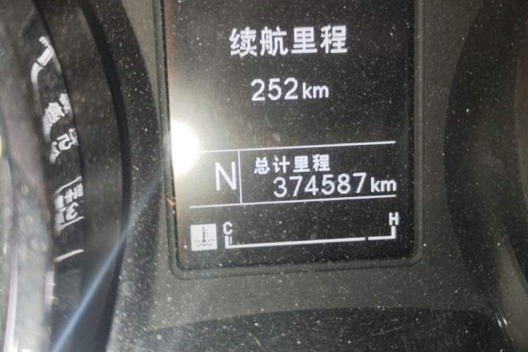 Used Baojun 730 2016 1.8L iAMT Luxury Model 7 Seats Odometer Close Up