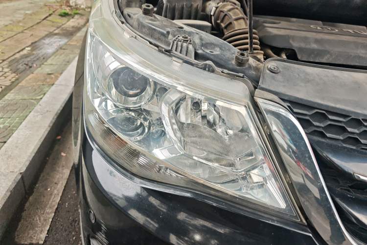 Used Baojun 730 2016 1.5T Manual Luxury Edition 7 Seats Right Front Headlight