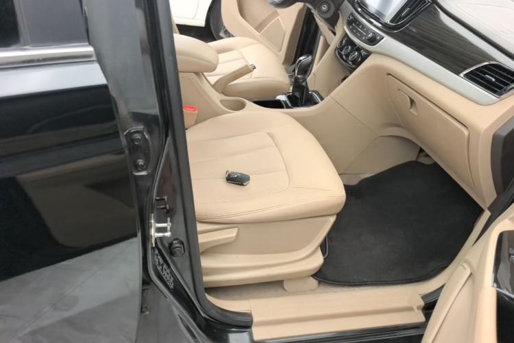 Used Baojun 730 2016 1.5L Manual Comfort Version 7 Seats China V Emission Standard Right Front Seat