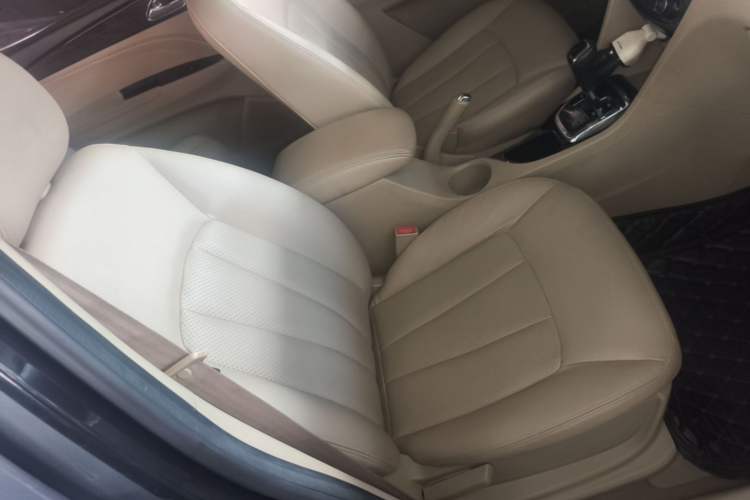 Used Baojun 730 2016 1.8L iAMT Luxury Model 7 Seats Right Front Seat