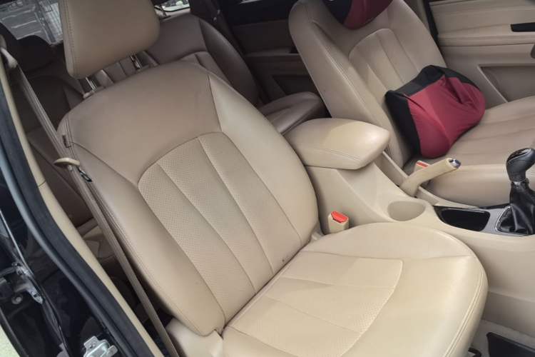 Used Baojun 730 2016 1.5L Manual Comfort Version 7 Seats China V Emission Standard Right Front Seat