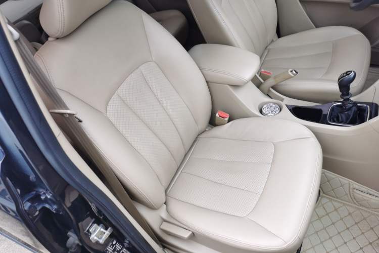 Used Baojun 730 2016 1.5T Manual Comfort Version 7 Seats Right Front Seat