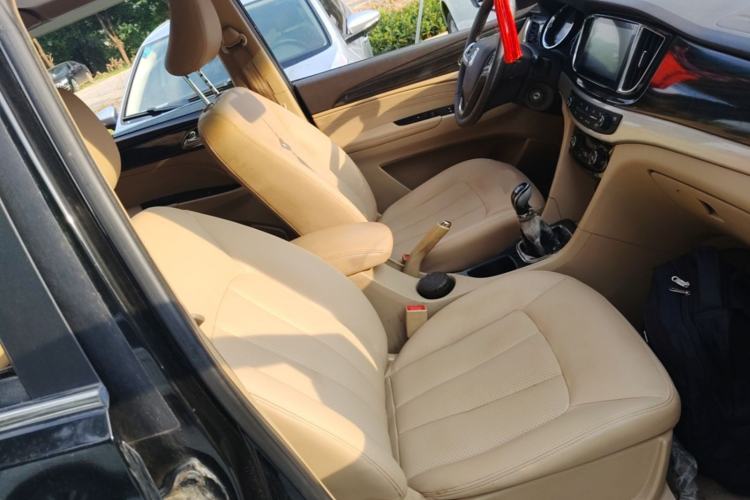 Used Baojun 730 2016 1.5L Manual Luxury Edition 7 Seats Right Front Seat