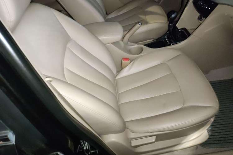 Used Baojun 730 2016 1.5L Manual Comfort Version 7 Seats China V Emission Standard Right Front Seat
