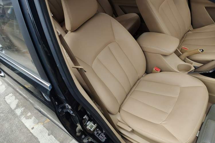 Used Baojun 730 2016 1.5T Manual Comfort Version 7 Seats Right Front Seat