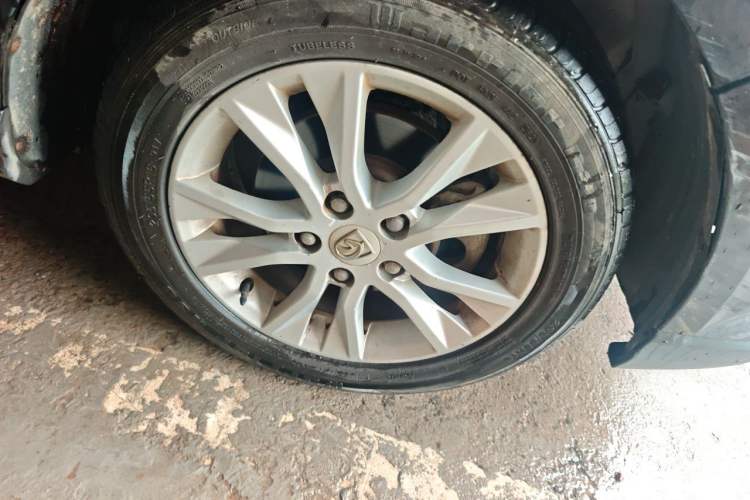 Used Baojun 730 2016 1.5T Manual Comfort Version 7 Seats Right Front Wheel Hub