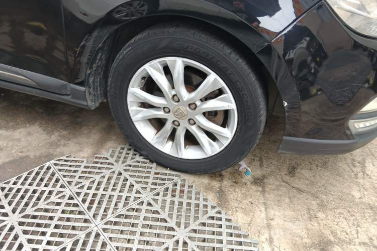 Used Baojun 730 2016 1.5T Manual Luxury Edition 7 Seats Right Front Wheel Hub